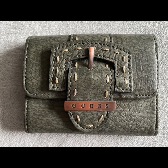 GUESS mini purse with matching wallet - Picture 5 of 10